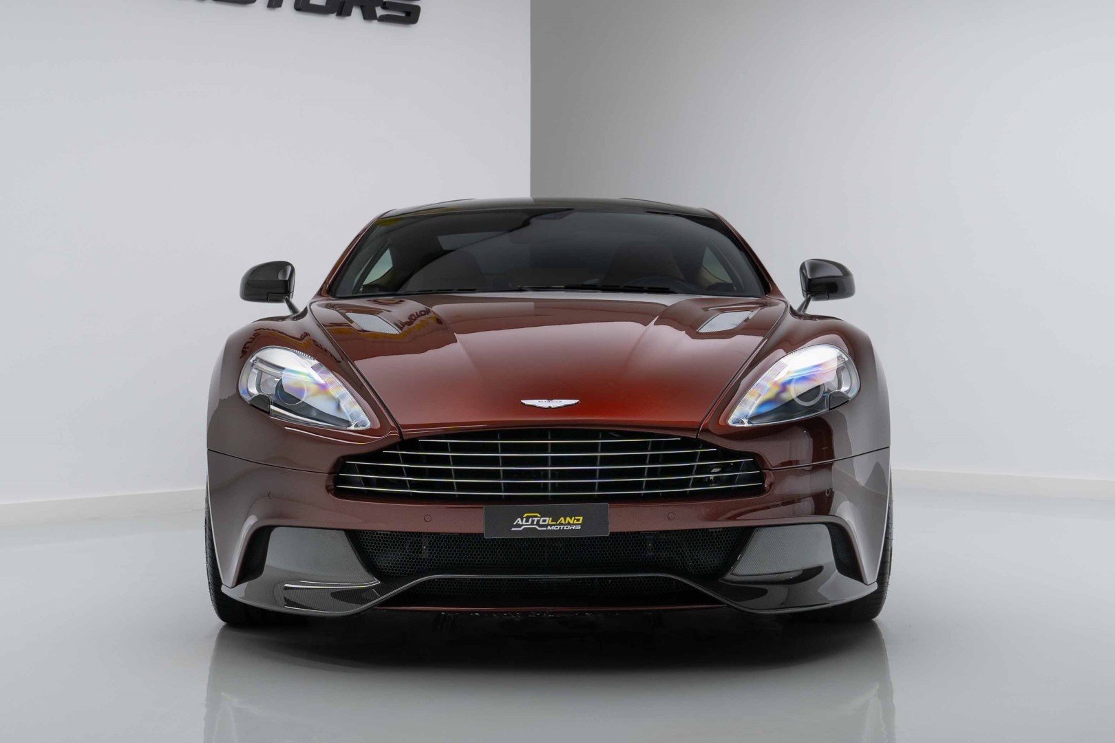 2015 ASTON MARTIN VANQUISH. EXCELLENT CONDITIONS. FULL SERVICE HISTORY. RARE COLOUR. LOW MILEAGE. GC